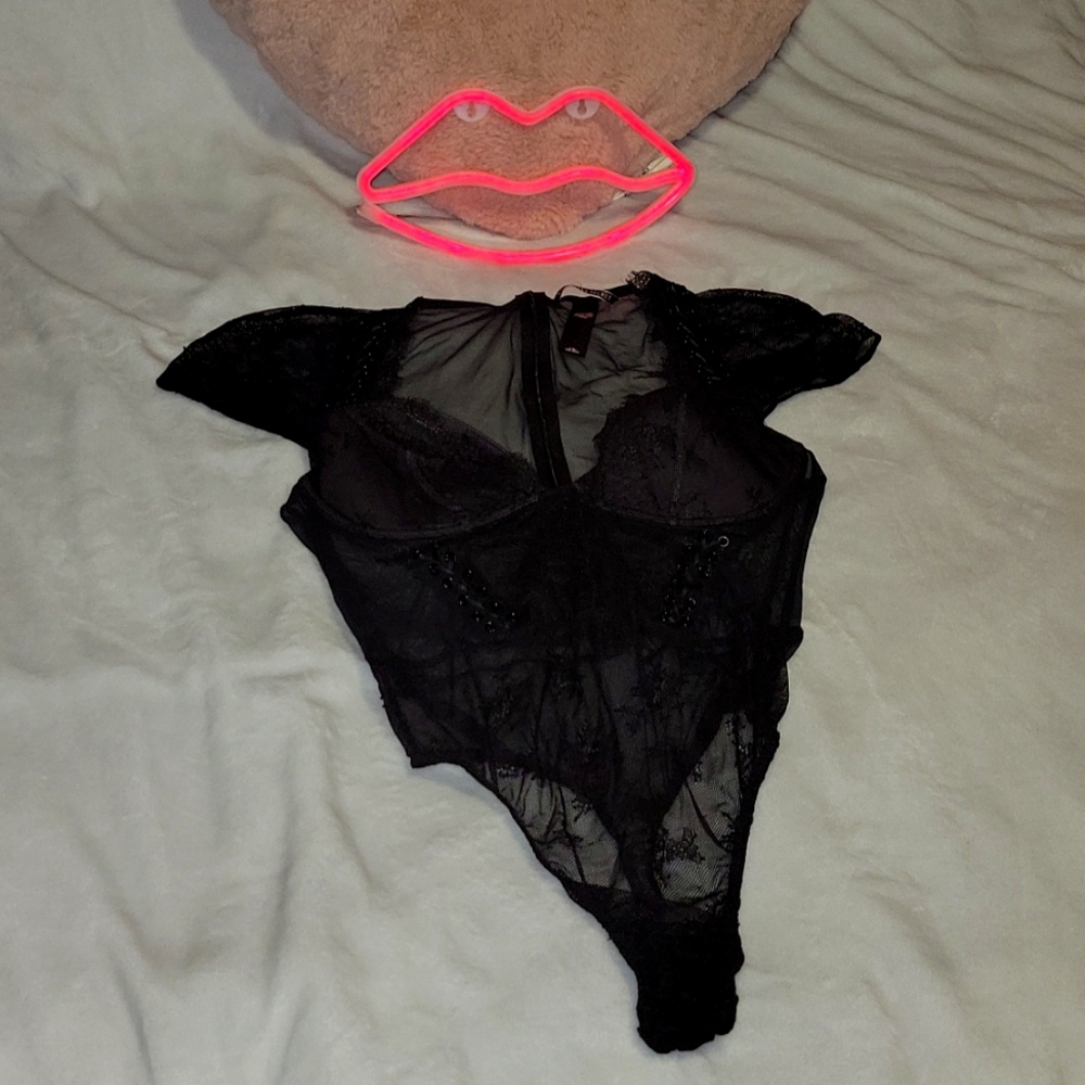 VS Chantilly Lace Bodysuit sz L
